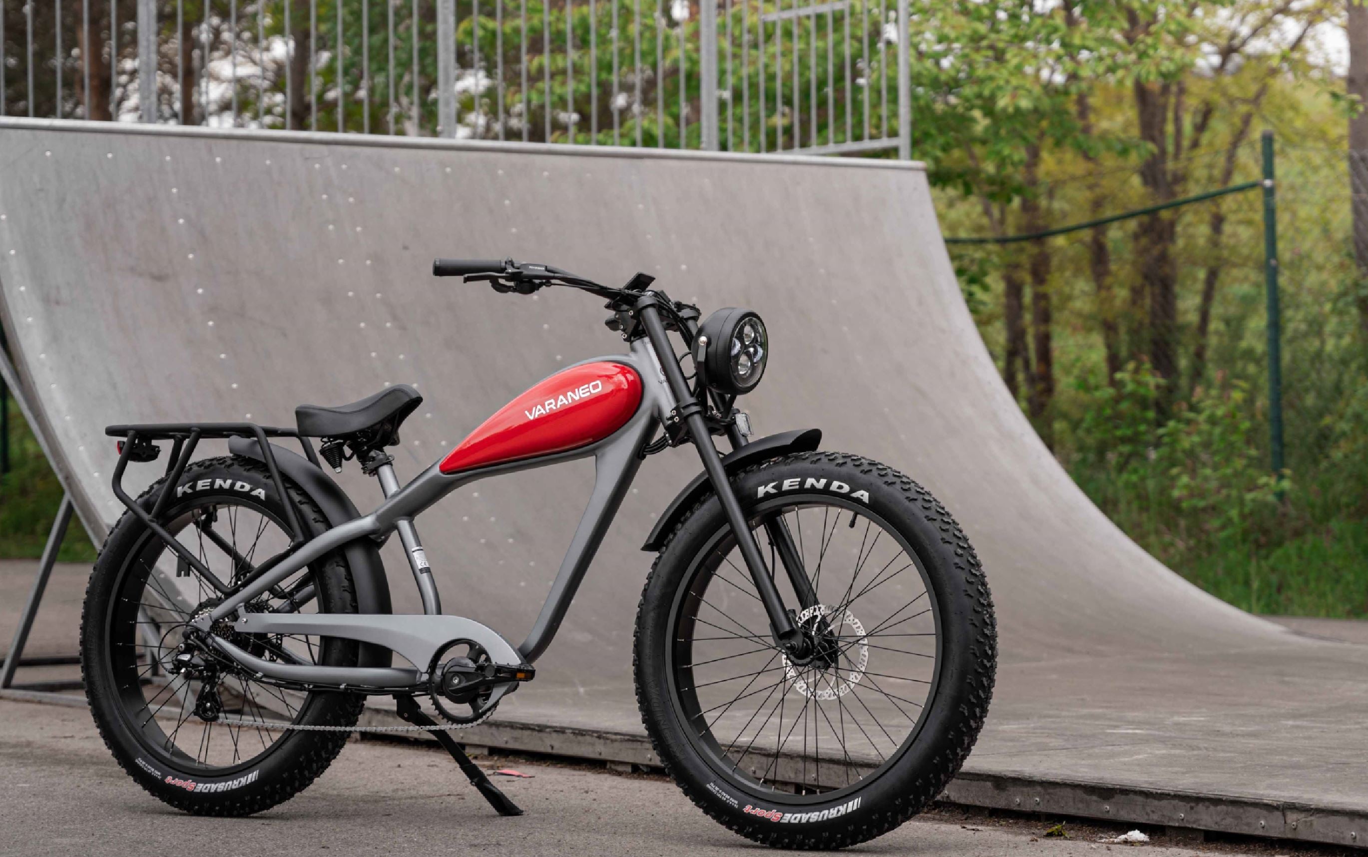 Cooles E-Bike im Motorradlook