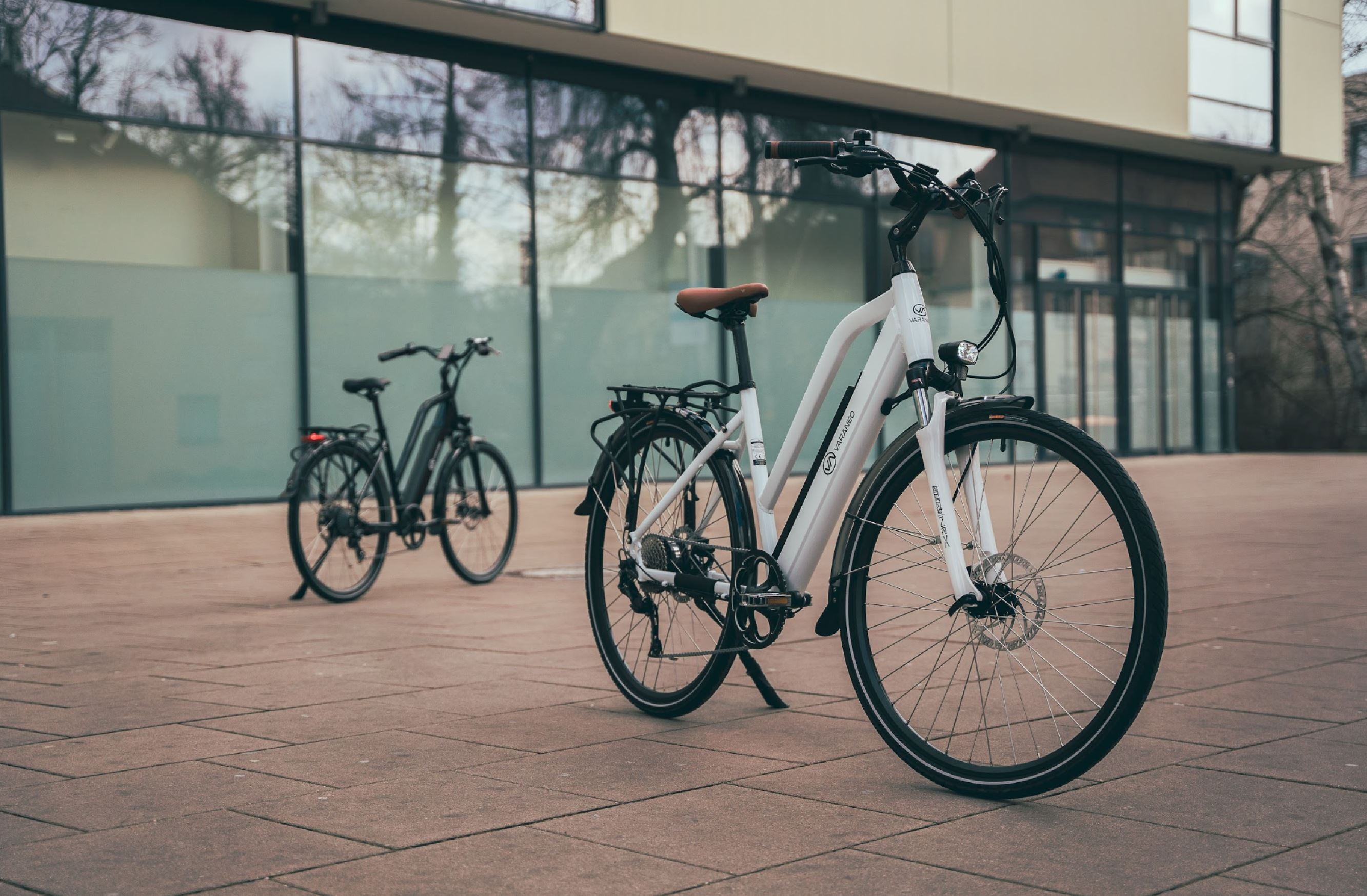 Trekking E-Bike für Mann und Frau