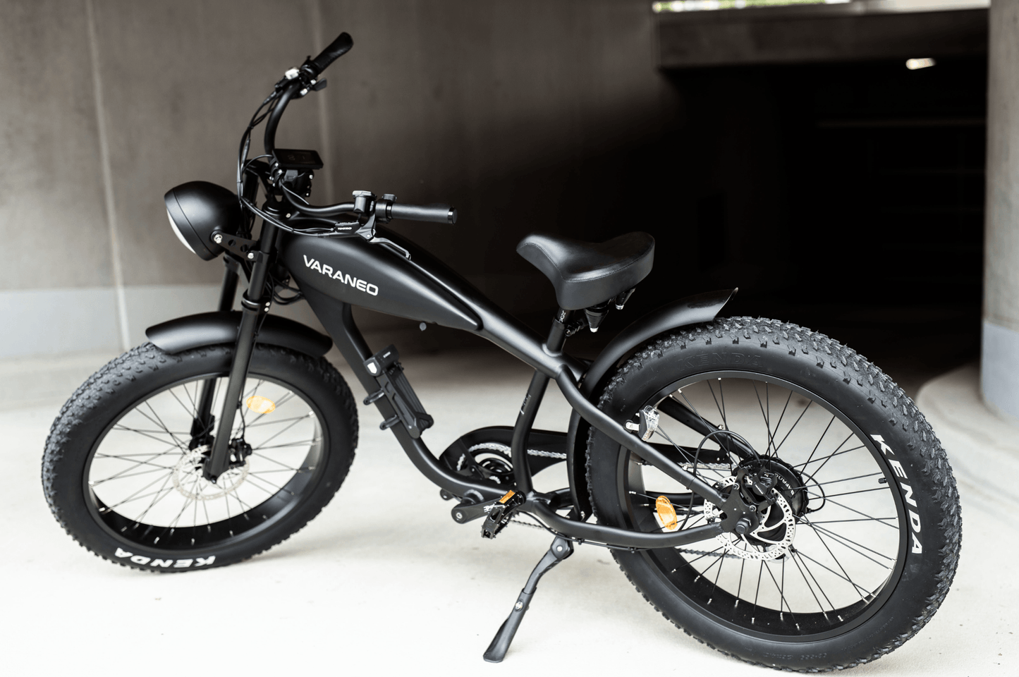 Café Racer E-Bike schwarz