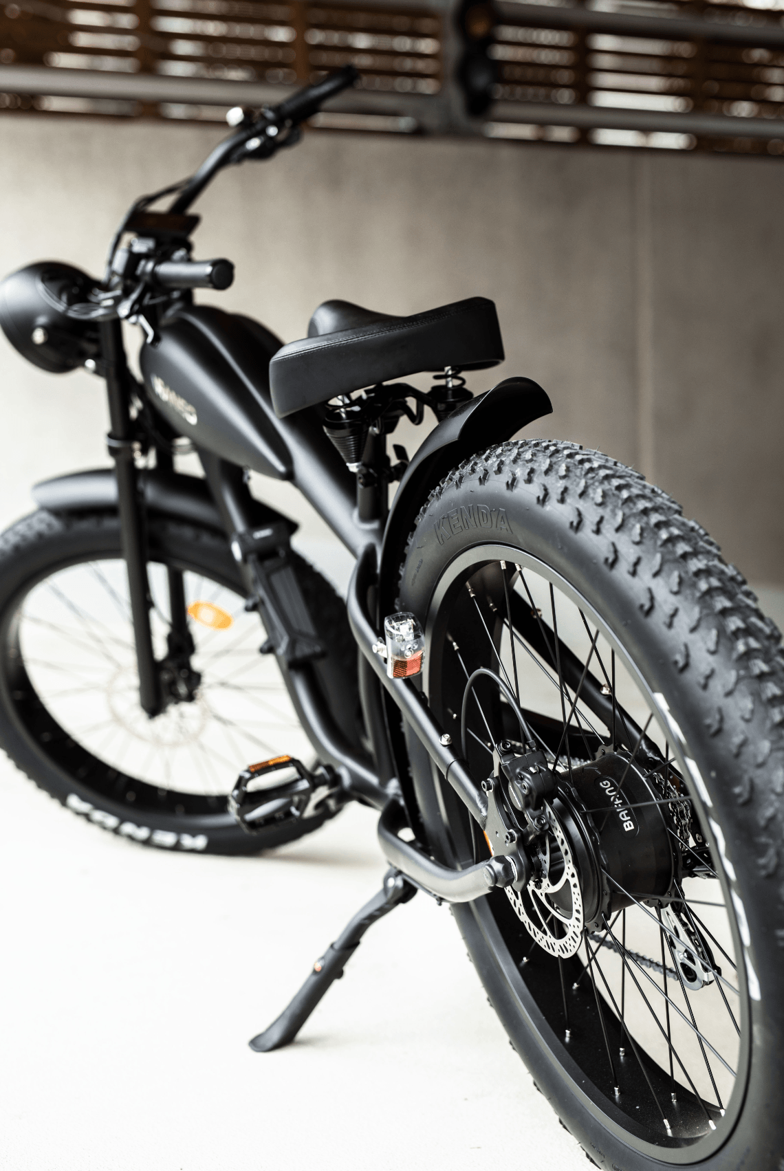 Café Racer E-Bike schwarz