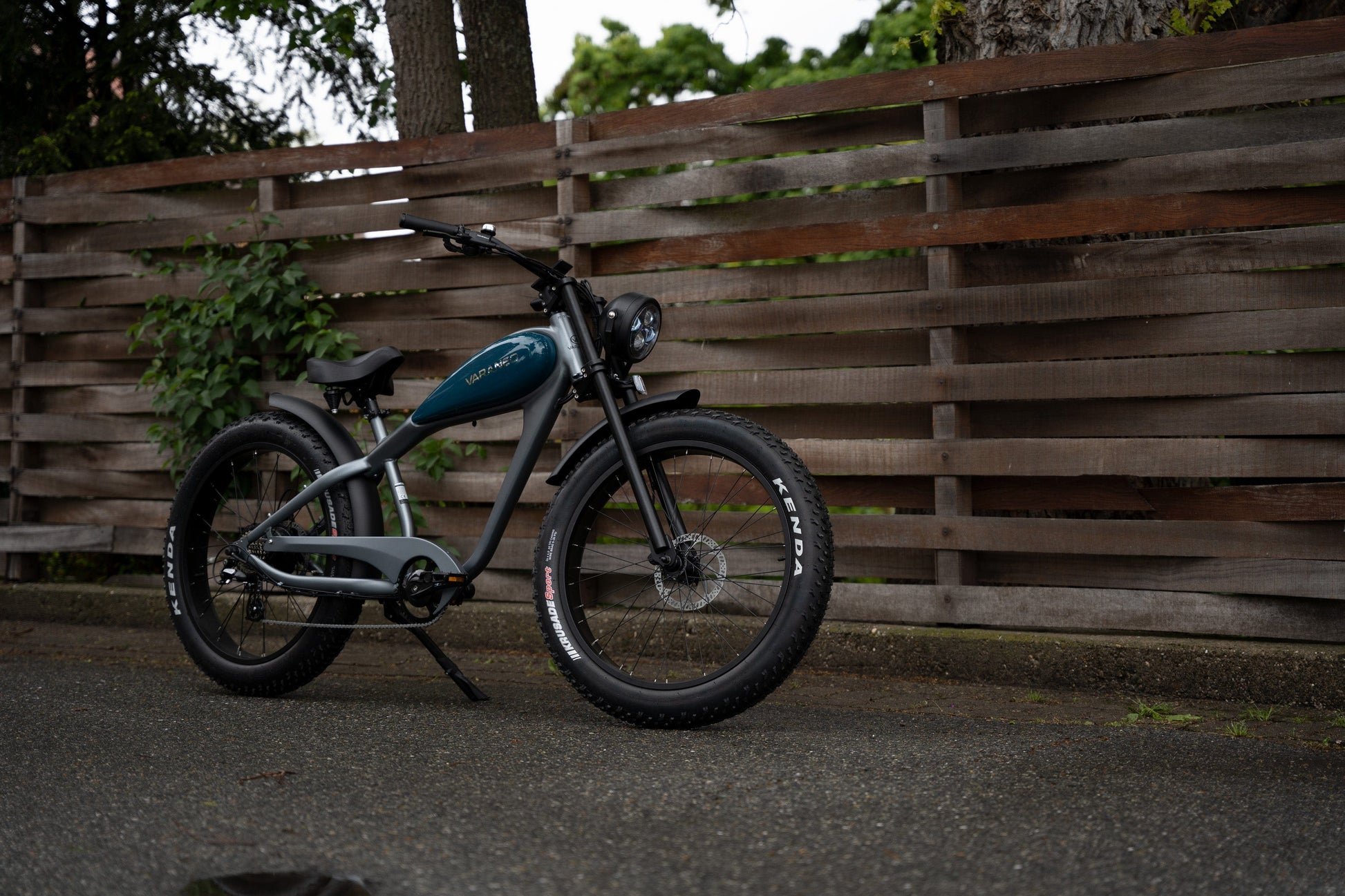 Café racer e-bike anthracite-petrol blue – Emovion